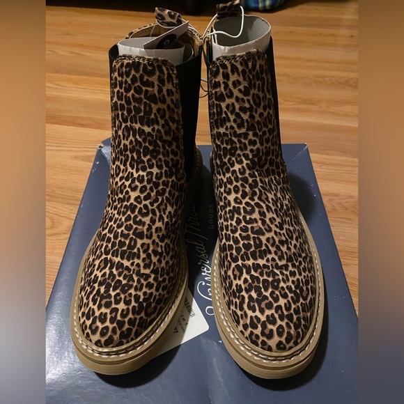 Universal Thread Dawn Leopard Chelsea Boots - Picture 3 of 6